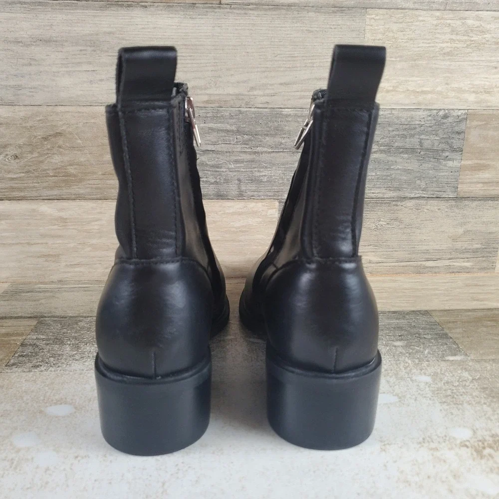 Dolce Vita Bryson Womens Bootie Sz 8.5 W Black Leather Point Toe Zip Ankle